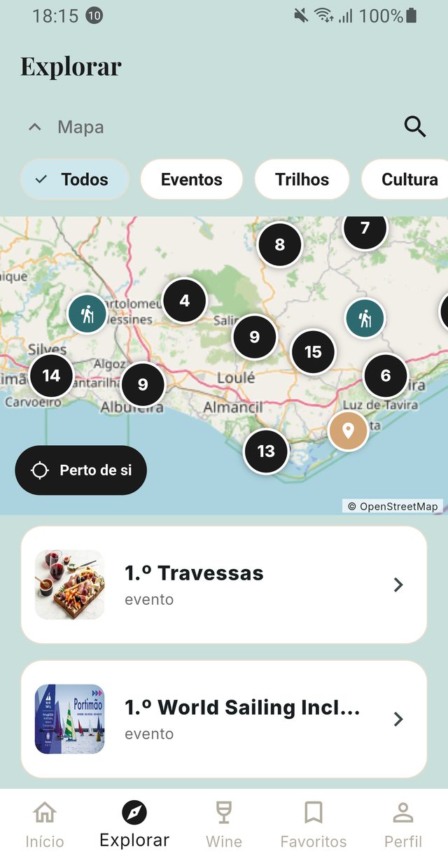 Ecrã Explorar: filtros por eventos, trilhos e cultura, mapa do Algarve e botão Perto de si